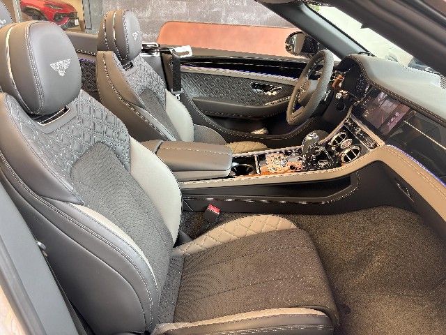 BENTLEY CONTINENTAL 2024 Image 36