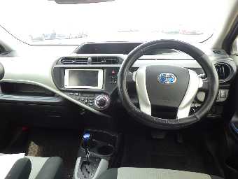 TOYOTA AQUA 2013 Image 8