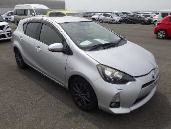 TOYOTA AQUA 2013 Image 2