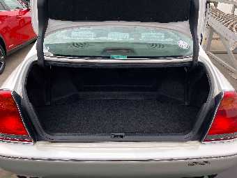 TOYOTA CROWN MAJESTA 2000 Image 7