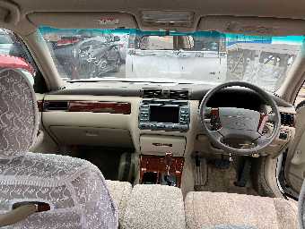 TOYOTA CROWN MAJESTA 2000 Image 8
