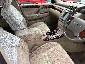 TOYOTA CROWN MAJESTA 2000 Image 9