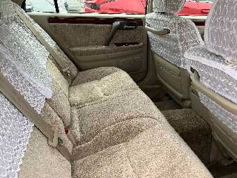 TOYOTA CROWN MAJESTA 2000 Image 10