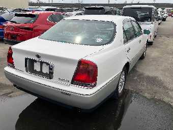 TOYOTA CROWN MAJESTA 2000 Image 4