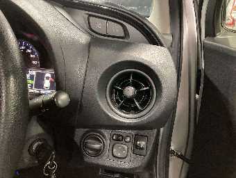 TOYOTA VITZ 2018 Image 12