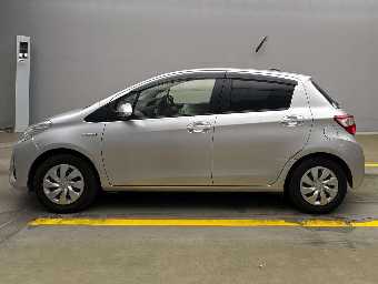 TOYOTA VITZ 2018 Image 5