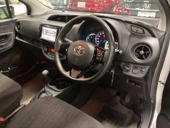TOYOTA VITZ 2018 Image 7