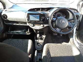 TOYOTA VITZ 2020 Image 9