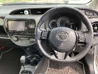 TOYOTA VITZ 2019 Image 6