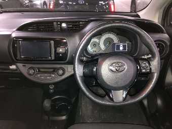 TOYOTA VITZ 2020 Image 6