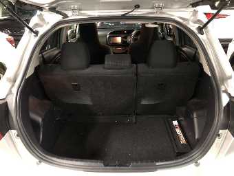 TOYOTA VITZ 2020 Image 8
