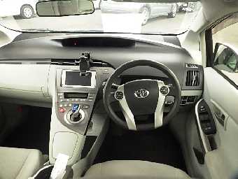TOYOTA PRIUS 2014 Image 8