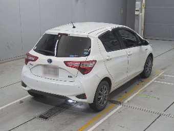 TOYOTA VITZ 2020 Image 2