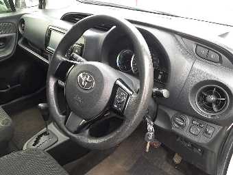 TOYOTA VITZ 2020 Image 7