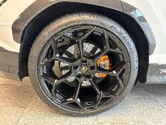 LAMBORGHINI URUS 2024 Image 11