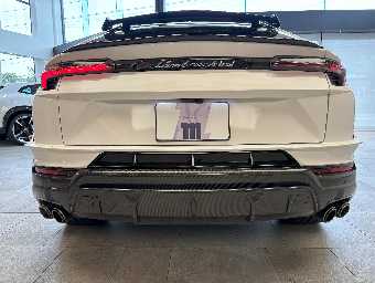 LAMBORGHINI URUS 2024 Image 16