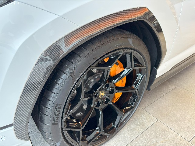 LAMBORGHINI URUS 2024 Image 24