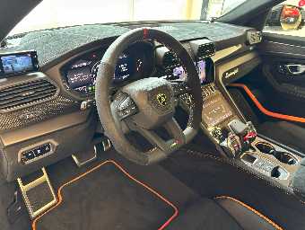LAMBORGHINI URUS 2024 Image 20