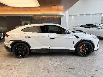 LAMBORGHINI URUS 2024 Image 4