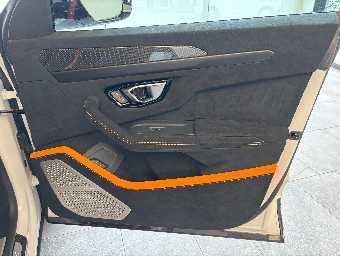 LAMBORGHINI URUS 2024 Image 32