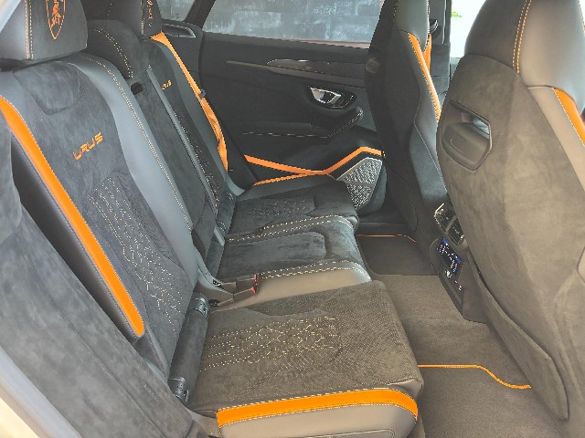 LAMBORGHINI URUS 2024 Image 39