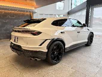 LAMBORGHINI URUS 2024 Image 5