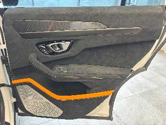 LAMBORGHINI URUS 2024 Image 35
