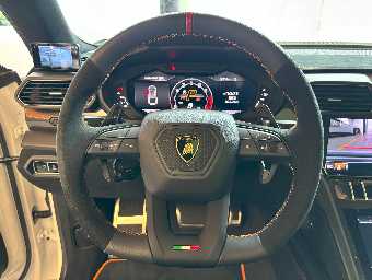 LAMBORGHINI URUS 2024 Image 39