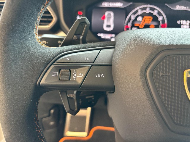 LAMBORGHINI URUS 2024 Image 46