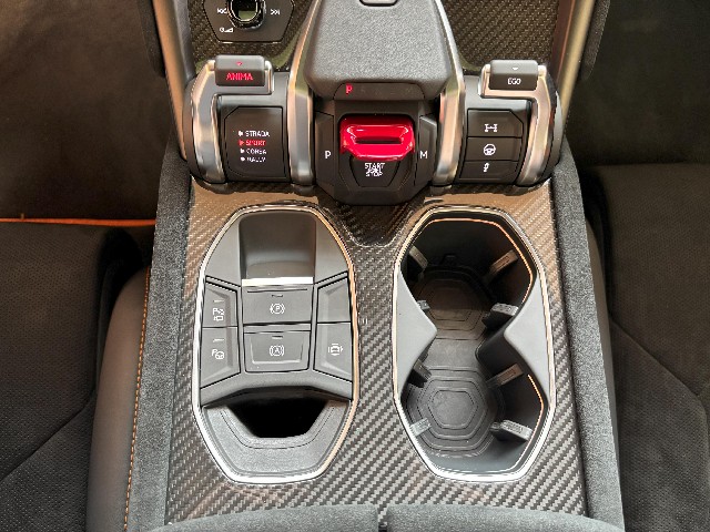 LAMBORGHINI URUS 2024 Image 53