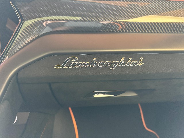 LAMBORGHINI URUS 2024 Image 54