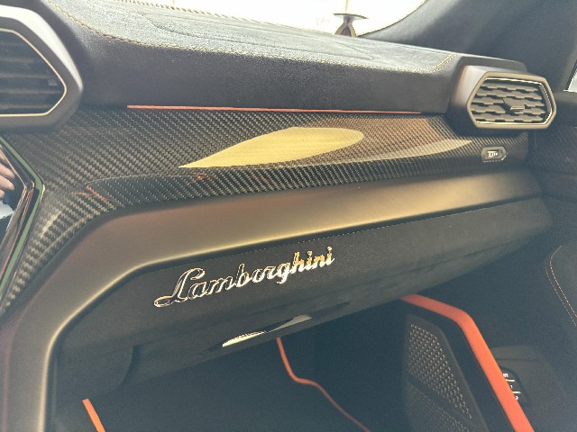 LAMBORGHINI URUS 2024 Image 55