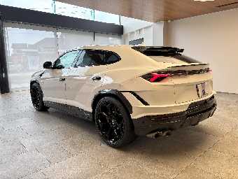 LAMBORGHINI URUS 2024 Image 7