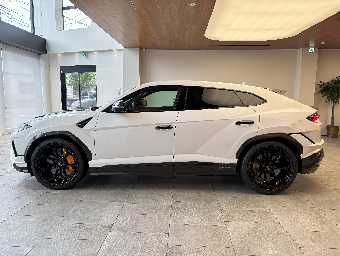LAMBORGHINI URUS 2024 Image 8