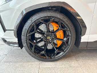 LAMBORGHINI URUS 2024 Image 9