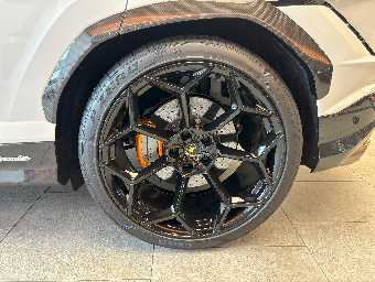 LAMBORGHINI URUS 2024 Image 10