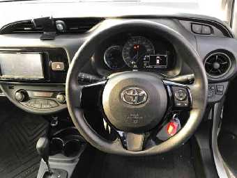 TOYOTA VITZ 2019 Image 7