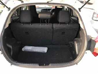 TOYOTA VITZ 2019 Image 10