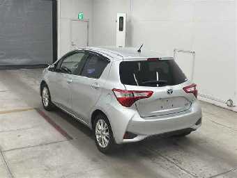 TOYOTA VITZ 2017 Image 2