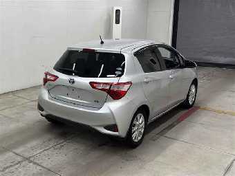 TOYOTA VITZ 2017 Image 5