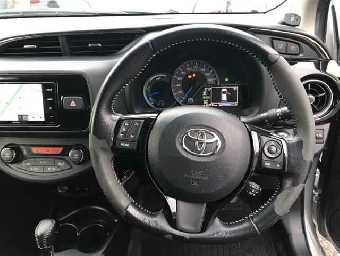 TOYOTA VITZ 2017 Image 7