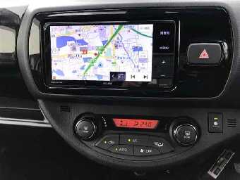 TOYOTA VITZ 2017 Image 8