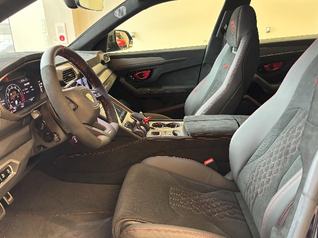 LAMBORGHINI URUS 2023 Image 28