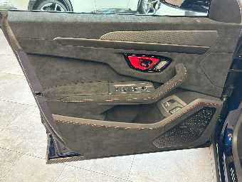 LAMBORGHINI URUS 2023 Image 24