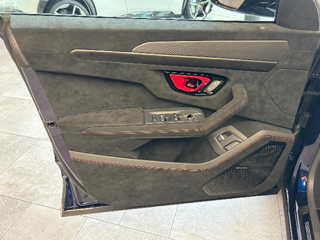 LAMBORGHINI URUS 2023 Image 30