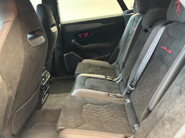 LAMBORGHINI URUS 2023 Image 31