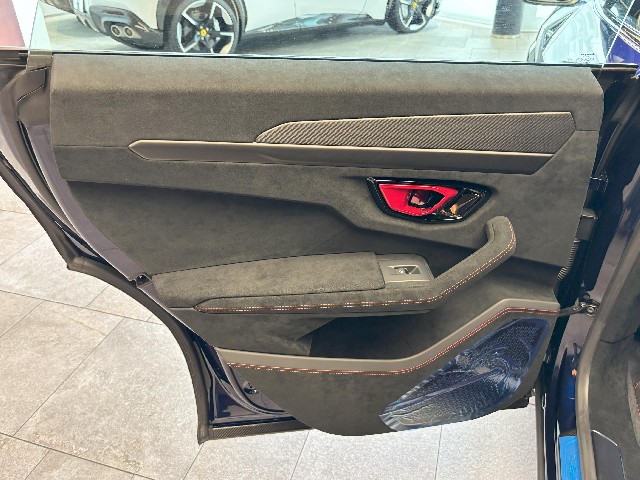 LAMBORGHINI URUS 2023 Image 33