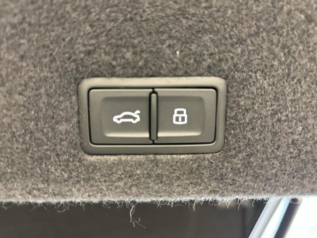 LAMBORGHINI URUS 2023 Image 35