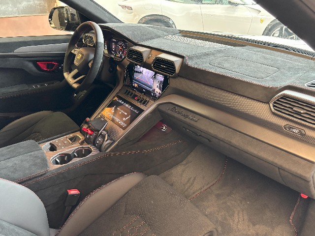 LAMBORGHINI URUS 2023 Image 36