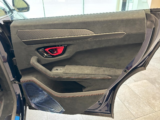 LAMBORGHINI URUS 2023 Image 42
